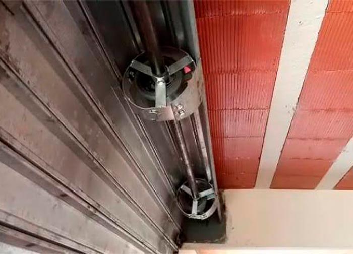 imagem de manutenção de portas de enrolar